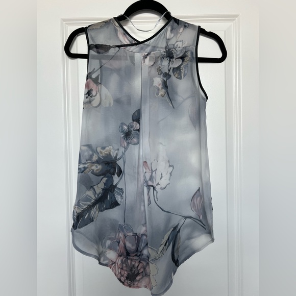 Beautiful floral print blouse XXS fits up to small NWOT - Picture 3 of 4